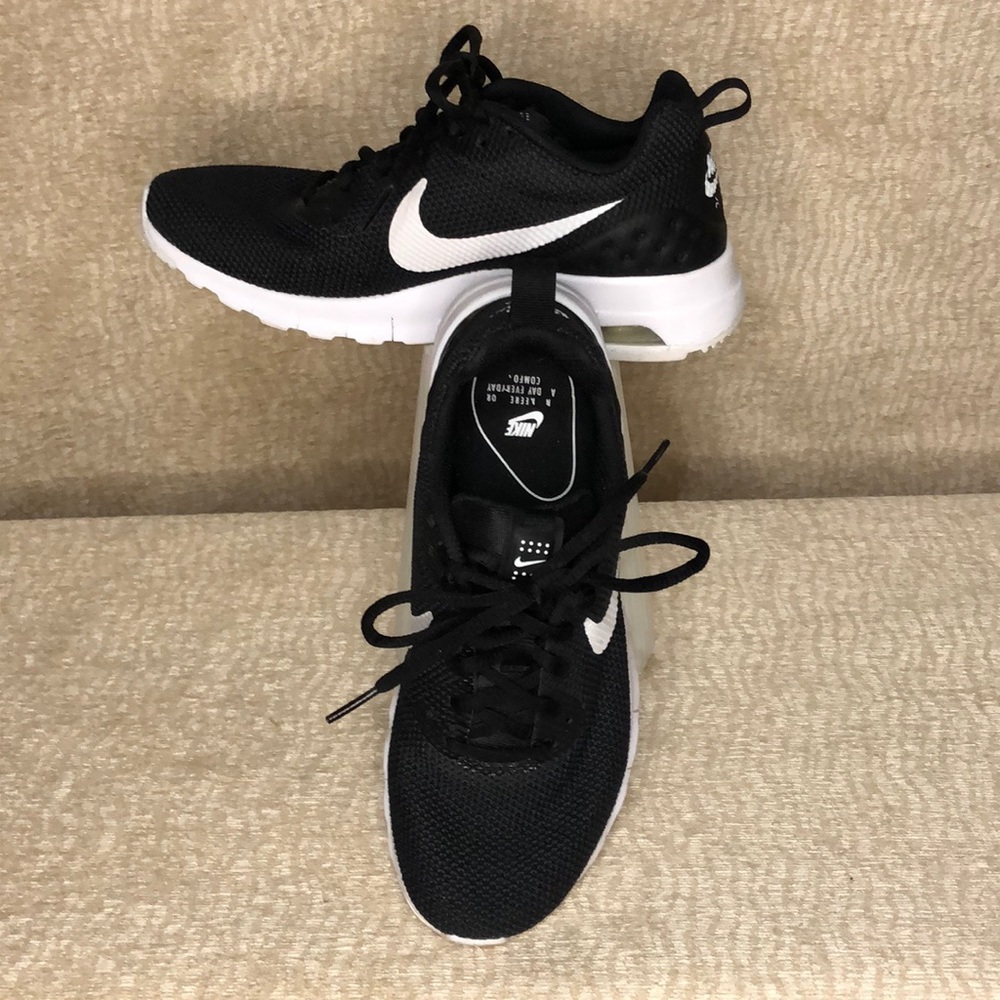 Nike Air Max Motion  Women’s size 7.5